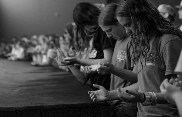 FHS students worshipping at Eagle Sky