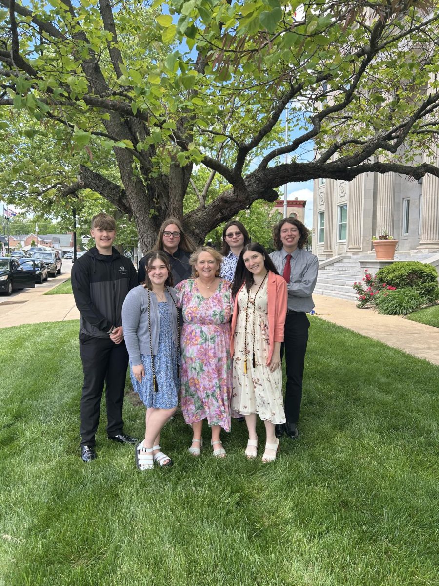 Graduating BKB Staff (Behind Left) Hayden Wade, (Front Left) Jessica Wade, (Behind Middle) Bradley Talley, (Behind Middle Right) Ryker Jones, (Far Behind Right) Brandon Arena, (Front Right) and Lainie Moran with Bank Manager (Middle) Donna Miller.